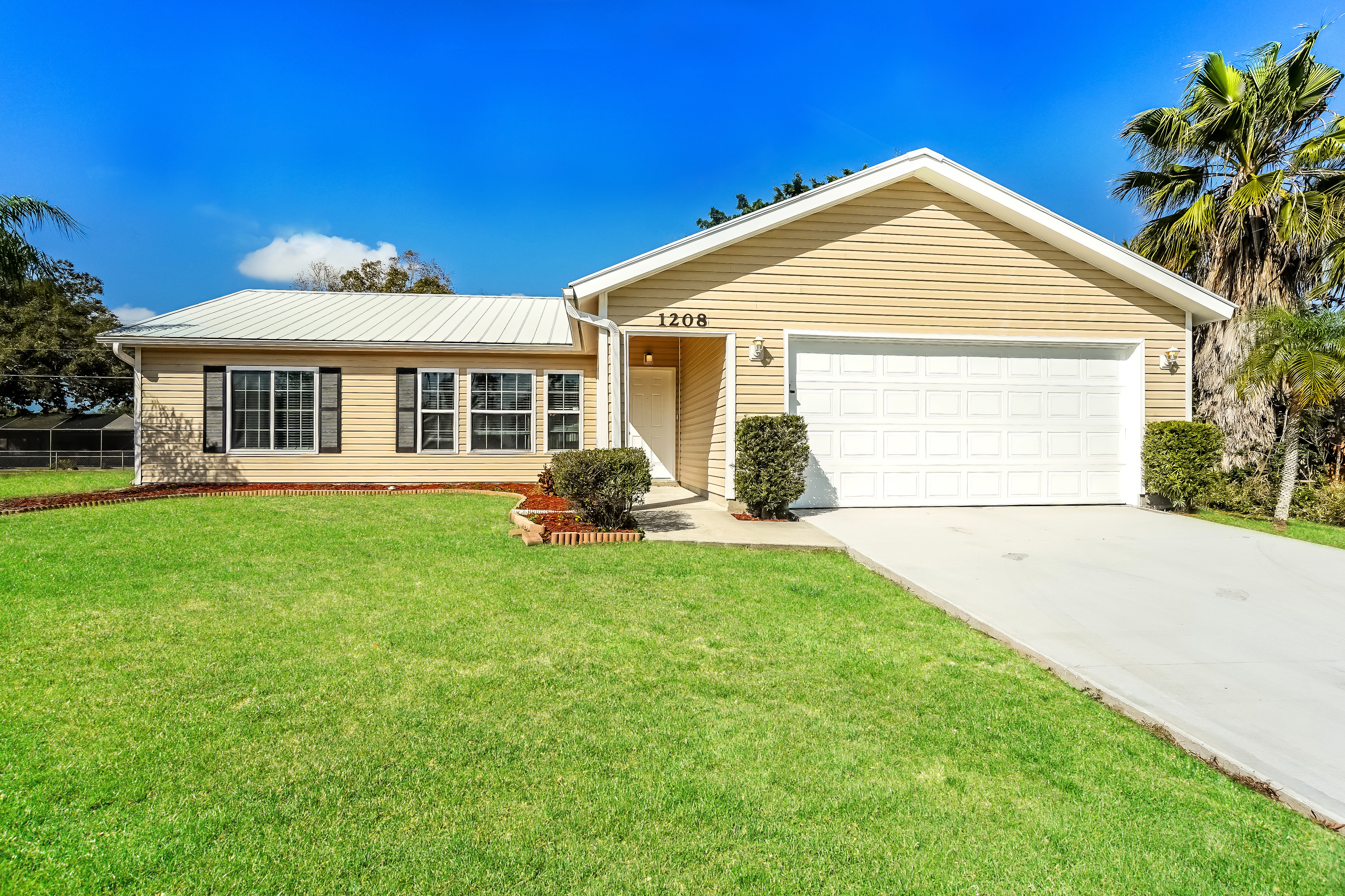 1208 SW 1st Ave Cape Coral, FL 33991